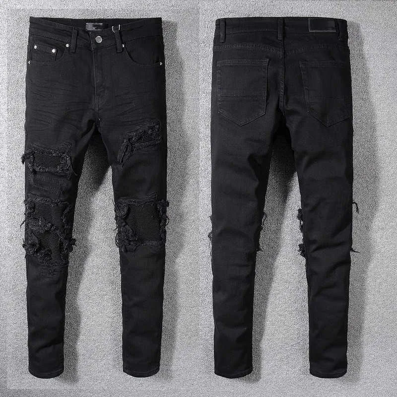 Jeans masculinos se encaixam na calça preta de jea