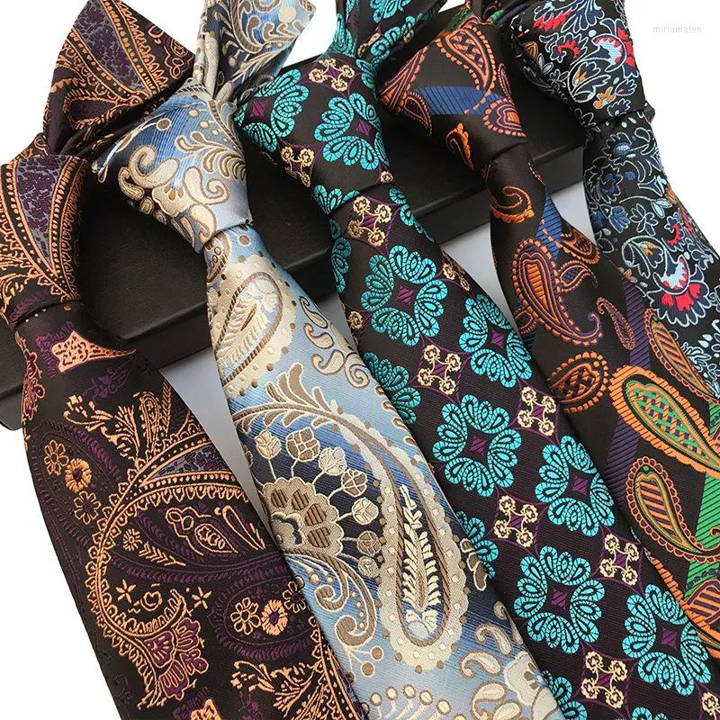 Bow Ties Vintage Fashion Man Silk Tie Tie Paisley Floral Green Wedding for Men Luxury Necktie للجنسين اللباس قميص الياقات