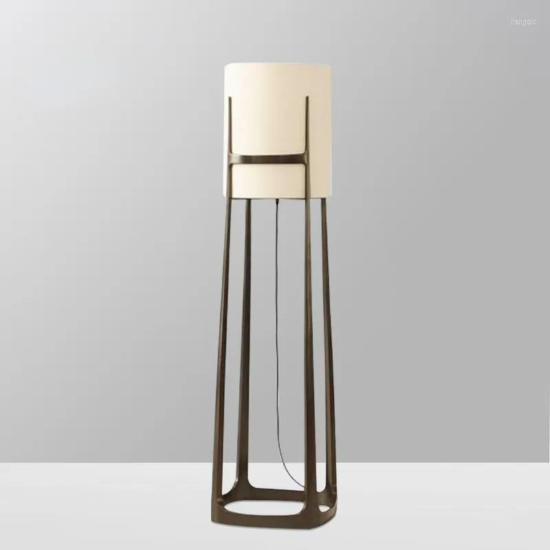 Lampadaires Lampe de salon Post-moderne minimaliste créatif design lumière modèle de luxe thé classique vertical