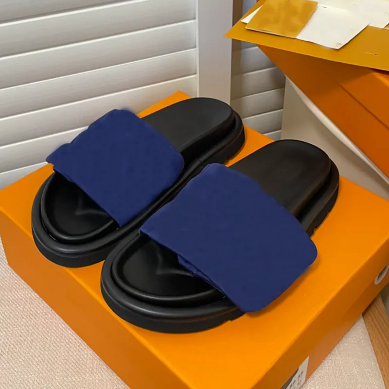 Designer slipper luxury slippers calf leather women`s sandal swimming pool pillow comfortable sandals hook and loop fastener mule slippers rubber slippers with box