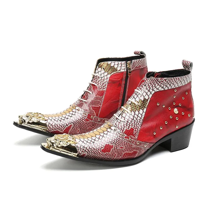 Nuevo diseño de zapatos de hombre, botines de cuero rojo con punta de hierro dorado para hombre, botas de moda de piel de serpiente para fiesta/boda para hombre