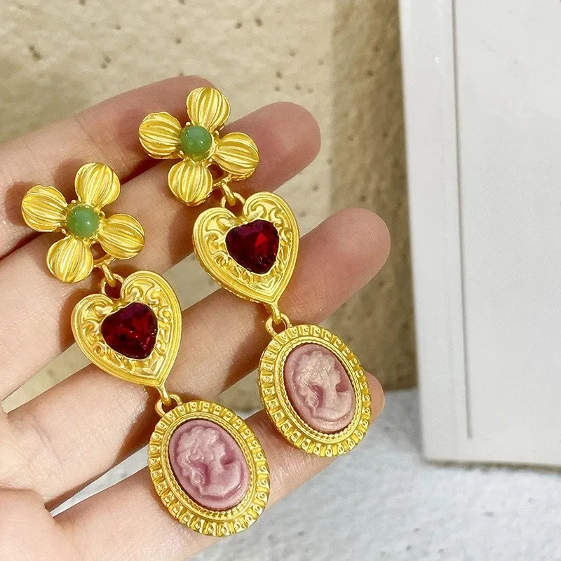 Araña colgante Declaración Moda vintage Metálico Flor Corazón Gota ovalada Pendientes colgantes Personalidad Dorado Nuevo estilo palaciego Pendientes