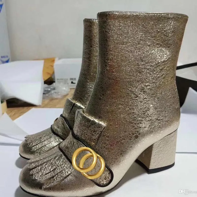 2022 Nouveau concepteur de bottes à talons hauts Cuir de vachette souple Automne hiver Talon grossier femmes chaussures en cuir véritable fermeture à glissière Lettre de mode Boucle en métal Talons