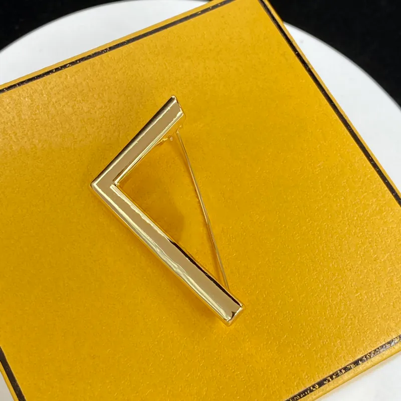 Womens Designer Diamonds Broche de Broche de Moda Letters de Ouro Broche J￳ias Acess￳rio Pinos de Luxo Broches de Luxo Golden Brosche Pin 2210122d