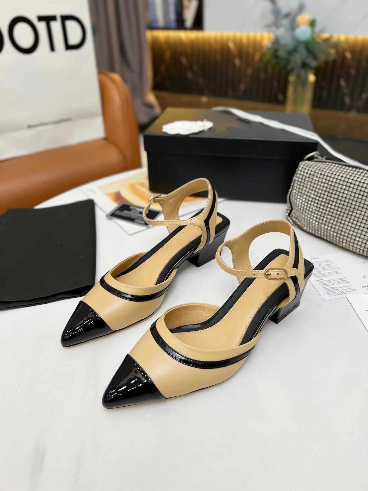 Casual Shoes 2022 spring and summer new shallow mouth temperament sandals women`s middle heel design sense color matching pointed thick heel one-line