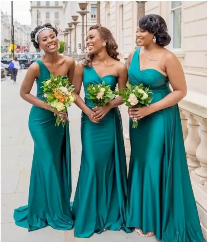 Emerald Green Green Bridesmaid Vestidos quatro estilos de sereia de sereia de ombro comprimento do piso com vestidos de honra sexy divididos, vestidos formais elegantes elegantes