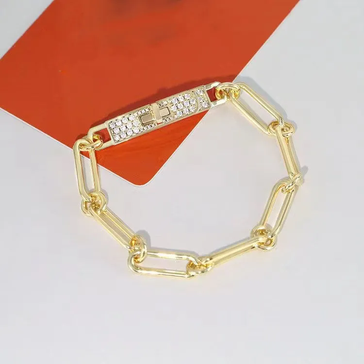Luxury Designers bracelet Women diamond Charm bracelet Fashion Accessories Bracelets Metal jewelry Cuban Chain lovers gift party is very beautiful