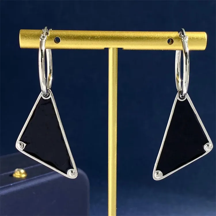 Designer en acier inoxydable Stud Femmes Cerceau Métal Géométrique Blanc Zircon Pierre Boucles d'oreilles Designer pour les femmes Marque de mode Jewerlry Triangle inversé Fiançailles