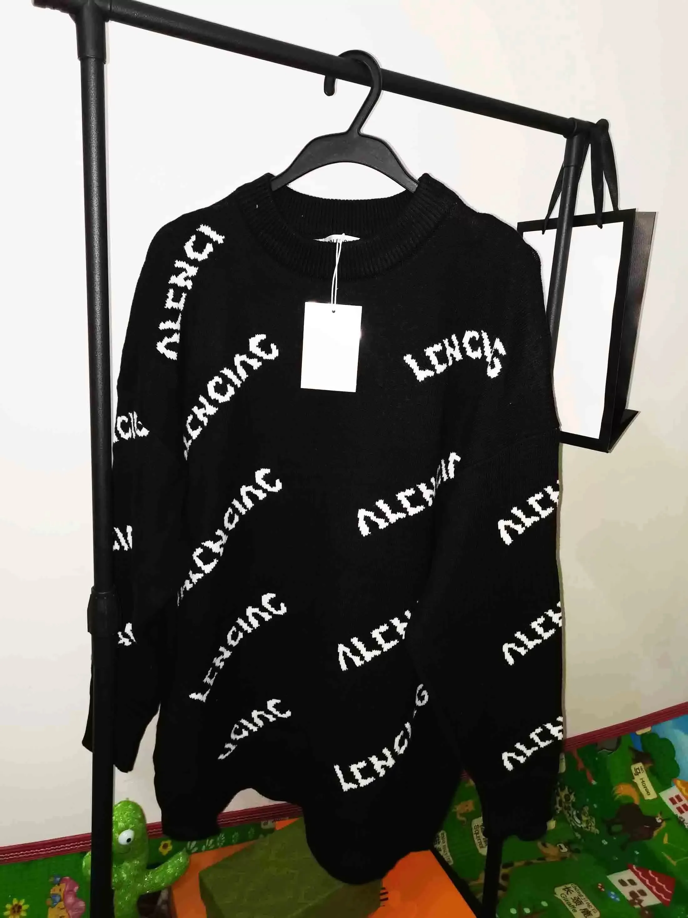 2023 Famous Mens Sweaters Fashion Menss High Quality Casual Round Long Sleeve Sweaterss Men Women Letter Printing Hoodies 4 Colors