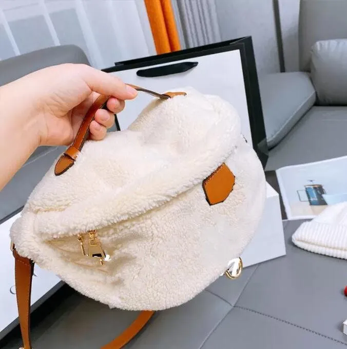 Kadın Bel Çantaları Donanım Çantaları Yumuşak Peluş Teddy Erkekler Sandık Çantası Bumbag Tasarımcıları Crossbody Çantalar Çanta Mektubu Tedy Luxurys 111