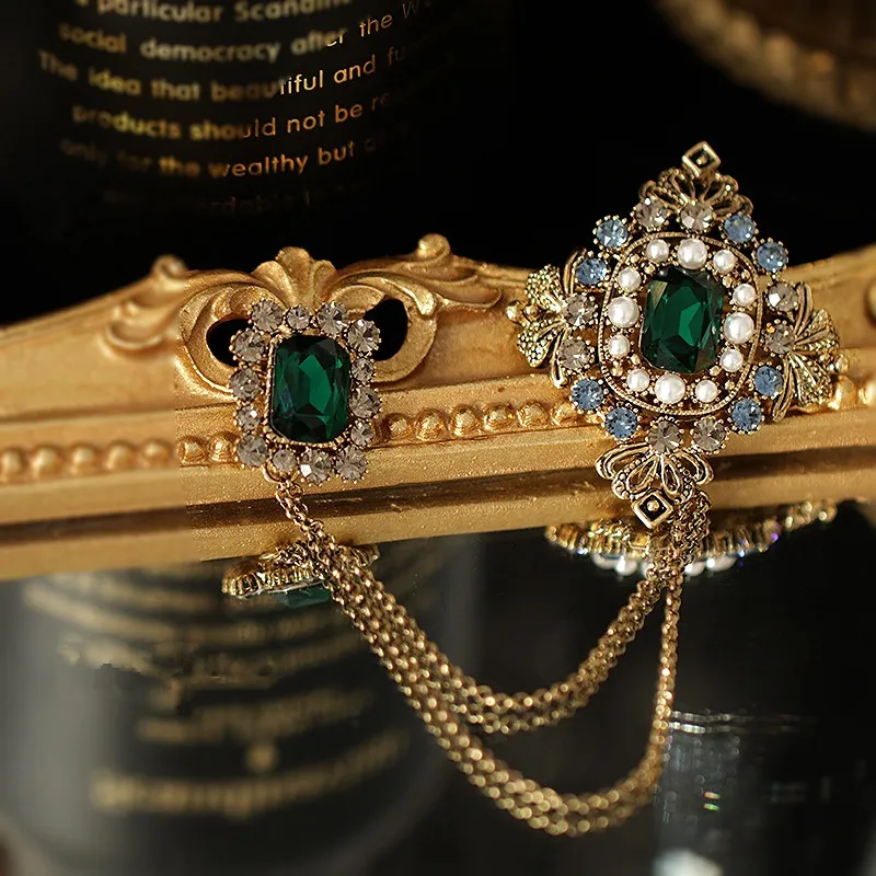 Akcesoria biżuterii mody biżuterów barokowy brytyjski styl krineston broszka bro odwieka Pinsy szmaragdowe łańcuch brękowy Pearl Broch Collar Koszulka Koszulka