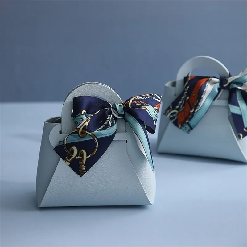 Geschenkverpackung 50pcs Hochzeitstasche für Gäste geborene Schachtel bevorzugt Leder Mini -Verteilungen Taschen Muffin Verpackung 221012