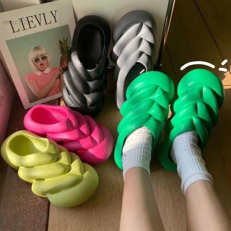 Zapatillas de casa de burbujas para mujer, sandalias de corredor unisex de espuma suave de verano, toboganes, zapatos de diseñador de plataforma de moda para parejas de playa para hombre 2022