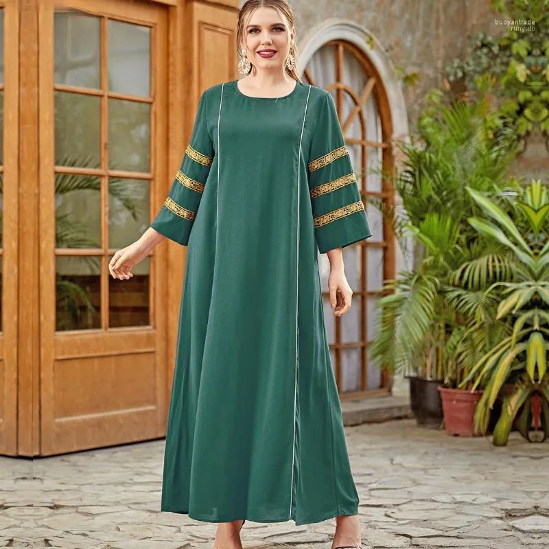 Vêtements ethniques Mode féminine Printemps et automne Col rond Confortable Broderie d'or Couleur unie Moyenne Robe arabe à manches longues