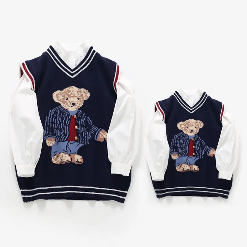 Familie Matching Outfits Autumn Parent Child Vest Sweater voor kinderen Beer Top papa mama en zoon dochter Kerstmis gebreide Cardigan 221012