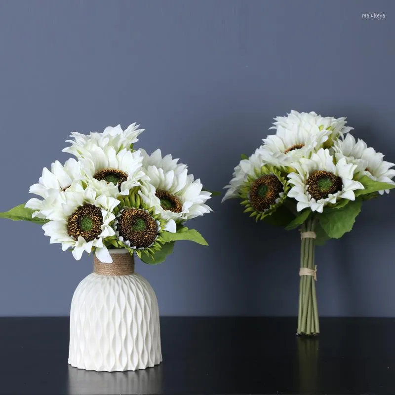 Decoratieve bloemen 9 stks/boeket kunstmatige bloem zijden zonnebloem nep decor voor huis bruiloft luxe kerstfeestdecoratie