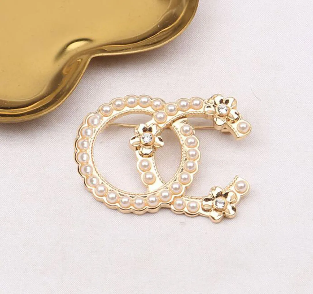 23SS 2 Color Fashions Projektanci marki C Letters Brawle 18K Gold Broch Broch Crystal garnitur mały słodki biżuteria wiatrowa Akcesoria ślub