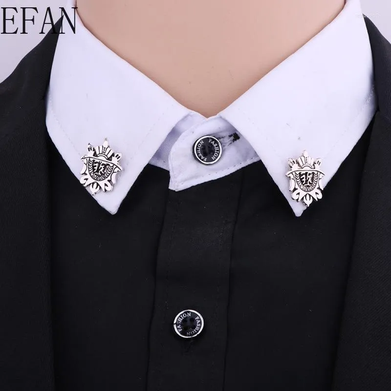 Brooches Vintage Small Shield Collar Pin Hollow Out Tide Men's Suit Jacket Brooch Pierced Horse Buckle Badge