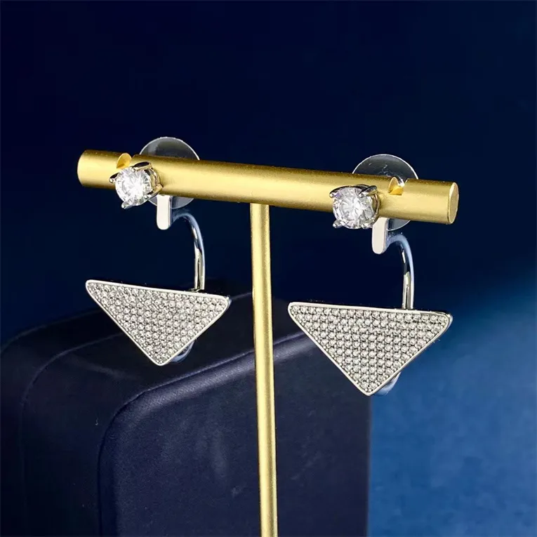 Designer￶rh￤ngen Stud Women Designers Letters Silver Invertered Triangle Par Gift Crystal Thick Piercing Hoop Earring for Women Street Fashion AccessRorty