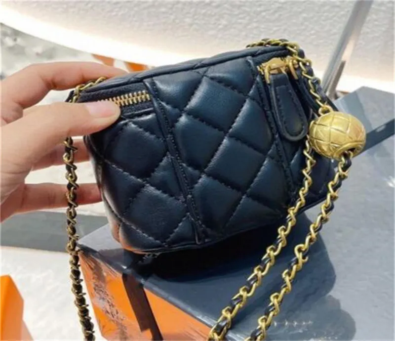 Designer Cosmetic Bags Handbag Fashion Luxury Even Bag Womens Lattice Messenger Chain Small Mini Makeup Golden Ball Box Luxurious Bucket Shoulder Bag