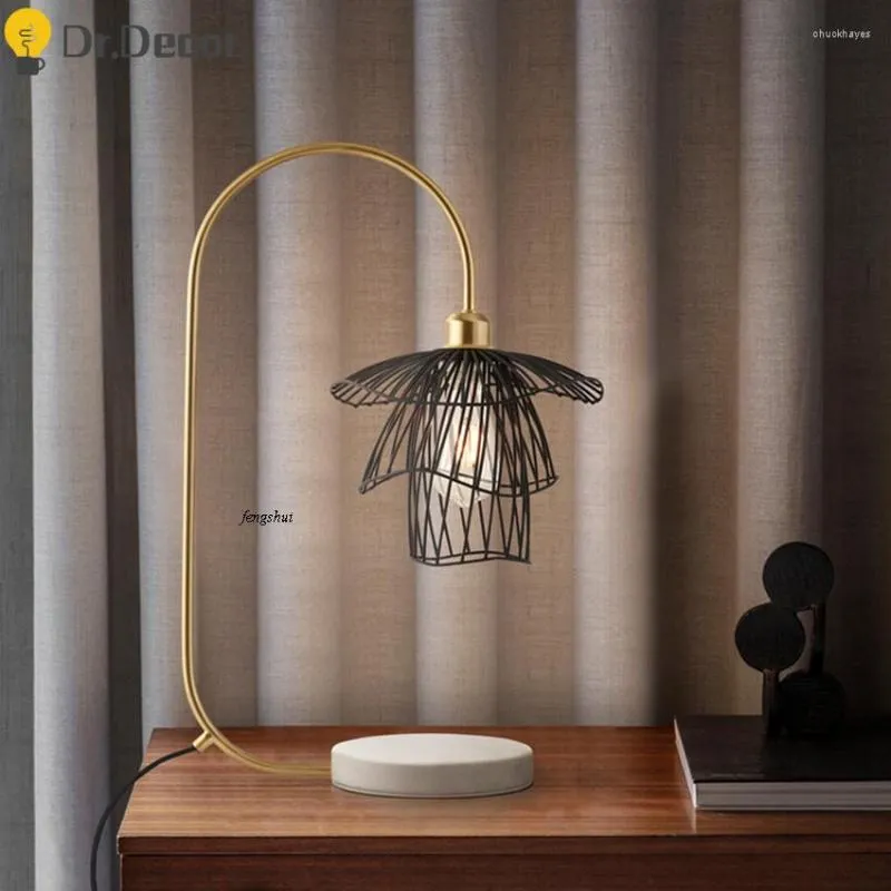 Lampy stołowe Nordic Luksusowe LED ciepłe lampę sypialnię nocna nowoczesna studium salonu