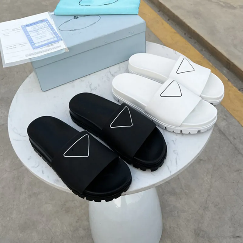 Black Foam Slide tofflor f￶r Man Woman Emblematic Mules Slipper Designer Foamy Runner Slides Lugged Rubber Tread Sole Casual Fashion