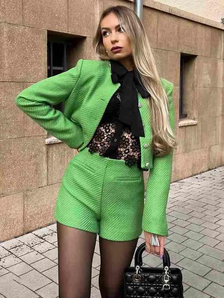 Kvinnors tvådelade byxor Yljhqx Tvådelar Set Women 2022 New Fashion Jewelry Buttons Texture Green Jacket and Casual Shorts T221012