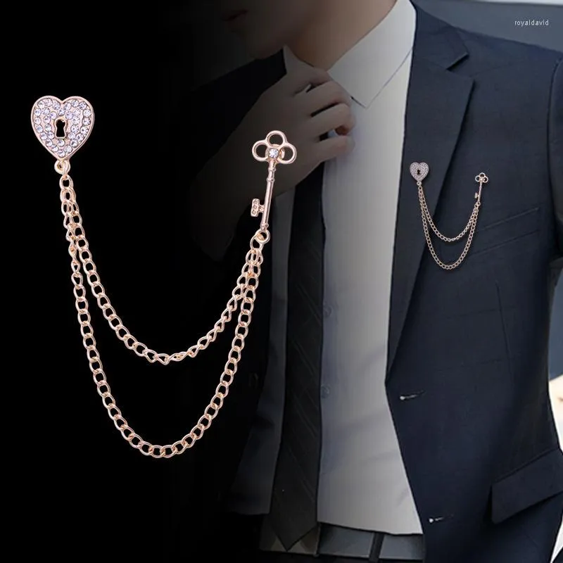 Broches de moda de Metal con forma de corazón para hombre, borla con llave, cadena larga de aguja, Pin de solapa con diamantes de imitación, insignia de ramillete para traje, joyería