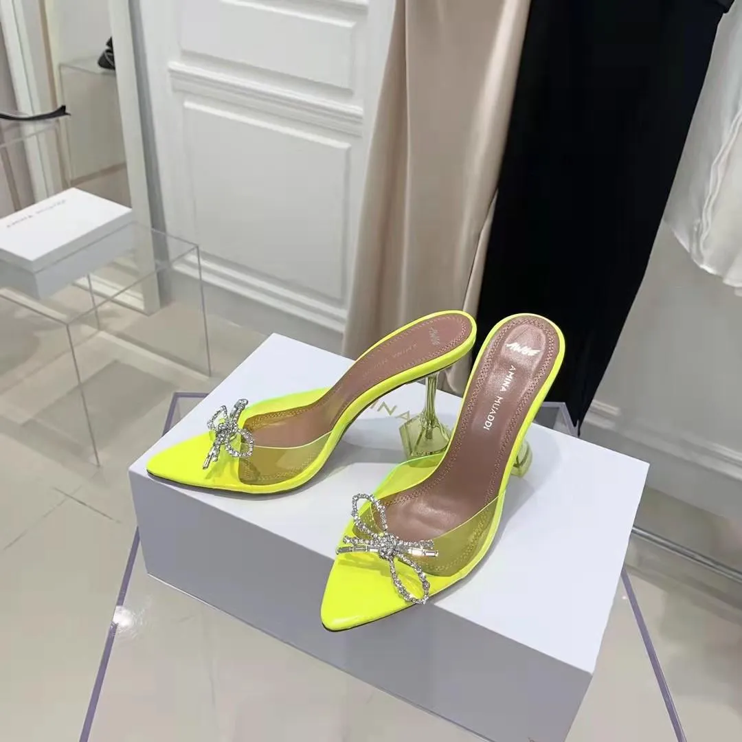 2023 Fashion Season Shoes Amina Italy Muaddi Mules Yellow Glass Slippers Pvc Crystal Bow Sandals