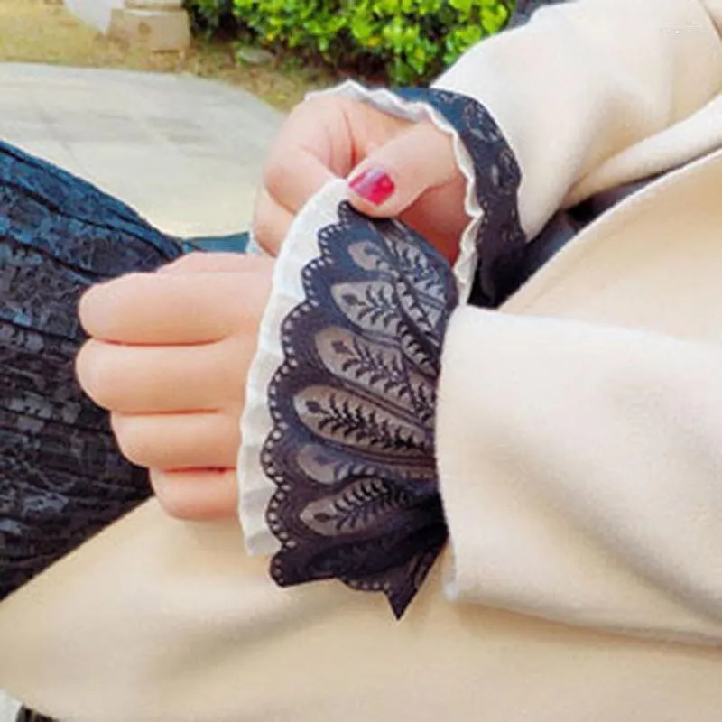 膝パッドの女性かぎ針編みホローグローブレディアクセサリーアパレル手作り普遍的な偽レースカフスリーブシャツ偽物