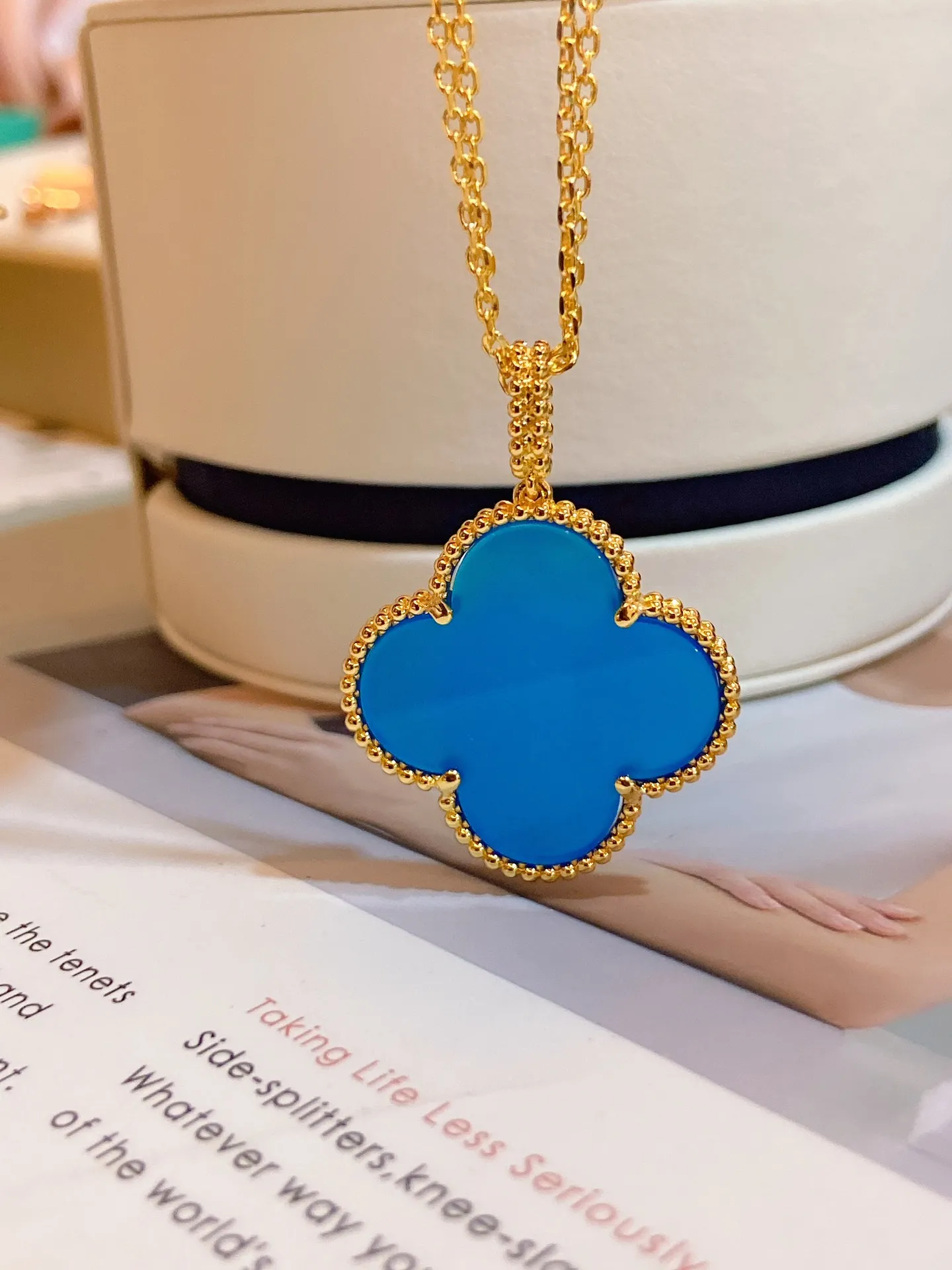 Female designer necklace blue ceramic Pendant large flower four-leaf clover blue Romantic 2.5cm popular season with women`s classic jewelry Valentine`s Day party