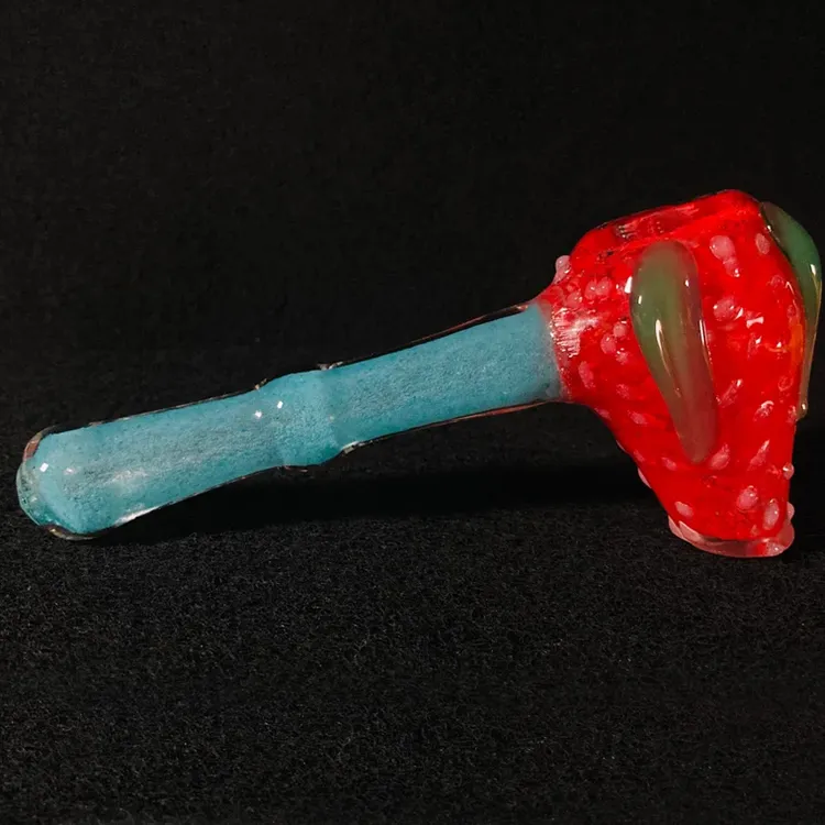 Nouveaux styles de fraises tuyaux à main en verre pour les plates-formes de tabac fumant Bongs brûleur à herbes longueur de 5 pouces