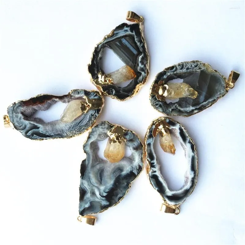 Naszyjniki wiszące hurtowe 4PCS Geode Agates Plinie Wisianty Inkrustowane naturalny punkt cytrynowy nieregularny kształt Kamień elegancka biżuteria kwarcowa biżuteria