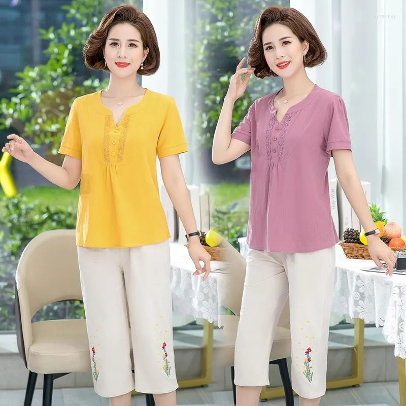 Kvinnors träningsdräkter XL-5XL Summer Cottton Linen 2 Tvådelar Set Women V-Neck Bluses and Embroidery Croped Pants Suits Elegant Korean