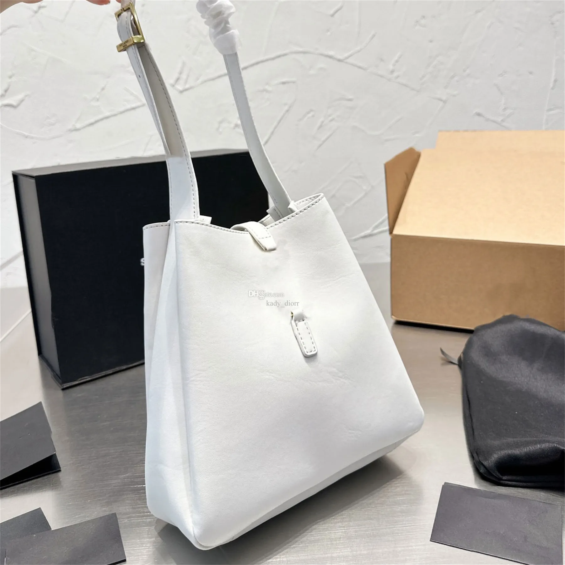 Borsa Hobo In Pelle Morbida Con Metallo Intrecciato Y Iniziali Borsa A Tracolla Casual Donne Kaki Grigio Rosa Beige Pesca Crema Verde Marrone Nero Bianco Da 59 63 DHgate
