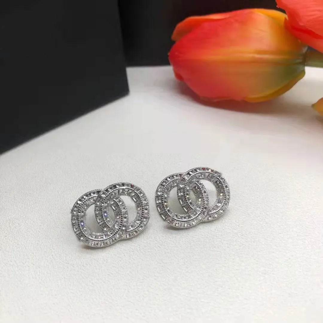 Modemarkendesigner Ohrringe Damen zarte luxuriöse Full Diamond Ohrringe Arette Orecchini für Frauen Party Engagement Juwely Hochqualität mit Schachtel