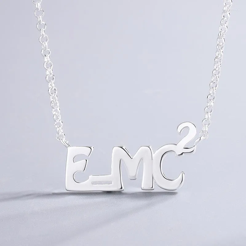 Chaînes BASDOLL 925 Sterling Silver E MC2 Lettre Collier pour femmes Personnalité Cadeaux de fête à la mode Bijoux 2022 Drop