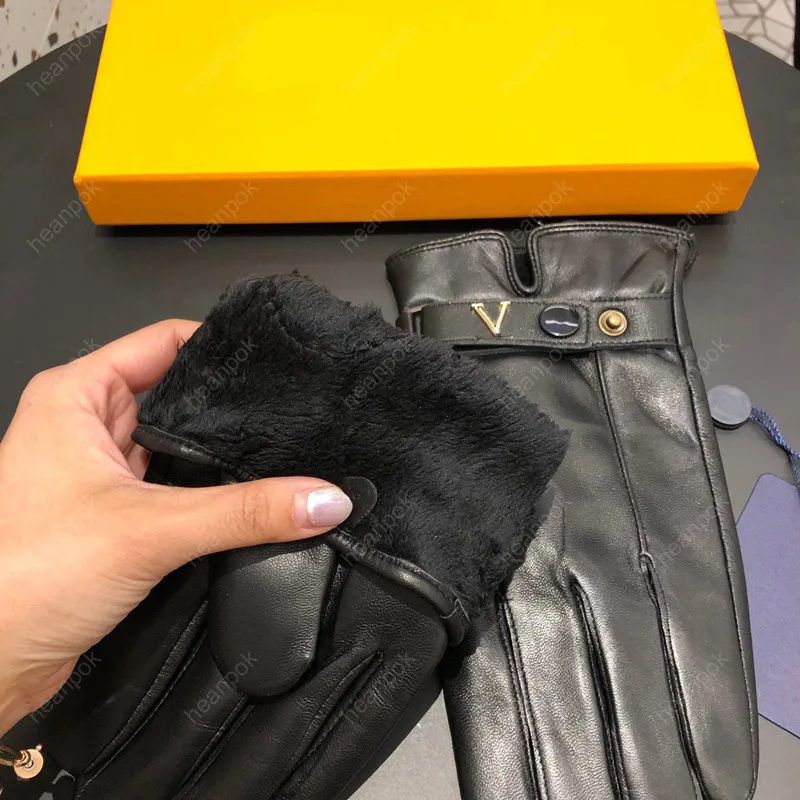 Men Designer Mitten Sheepskin Gloves Winter Luxury Genuine Leather Mittens Cashmere Fingers Glove Mens Warm Cashmere Inside Touch 5450074