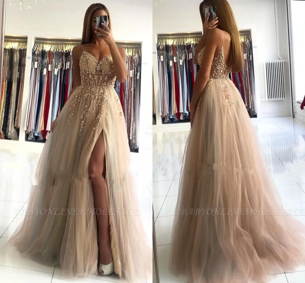 Champagne Gray Tulle Prom -klänningar med sexiga spaghettiband applikationer illusion topppärlor en linje aftonkändis klänningar bc5488