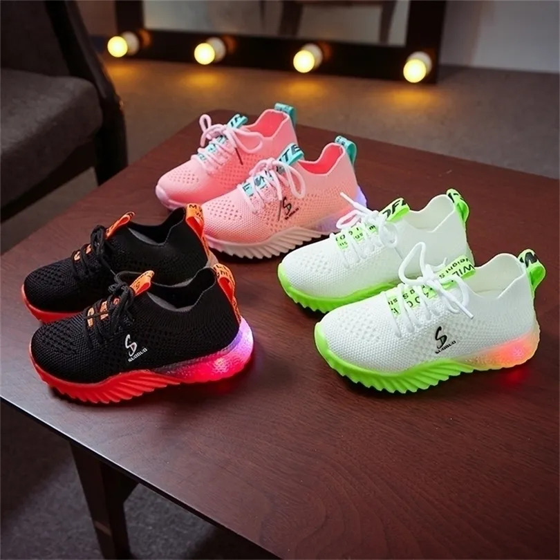 Maat 21-30 LED-schoenen voor kinderen Jongens Girls Verlichte sneakers gloeien voor kind baby met lichtgevende zool 220429