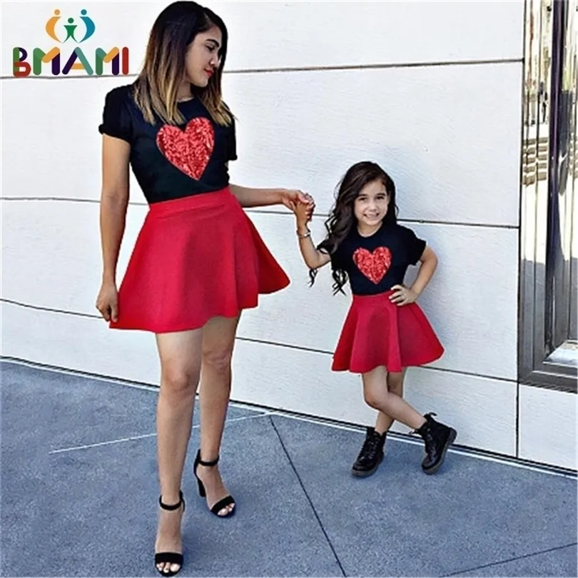 Mamá e hija vestido chándal primavera otoño familia ropa a juego bebé niña bordado amor conjuntos de ropa 220426