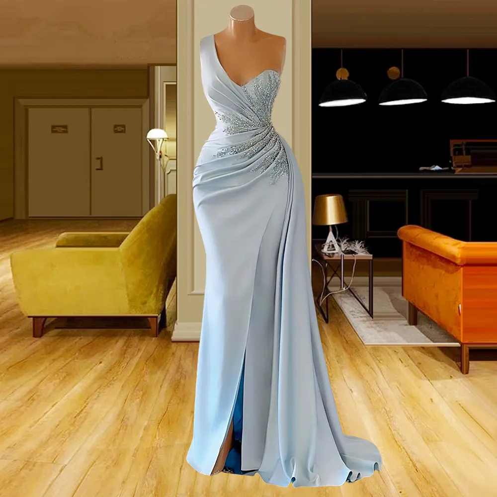 Himmelblaue Meerjungfrau-Satin-Abschlussballkleider, One-Shoulder-Split-Partykleider, Perlenfalten, maßgeschneidertes Abendkleid