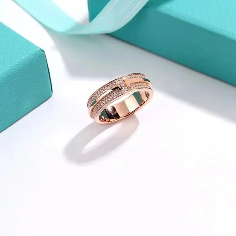 Роскошные дизайнерские кольца Классические роскошные кольца из розового золота для влюбленных женщин ювелирные изделия Универсальные украшения Свадебный подарок для влюбленных Anniversar271A
