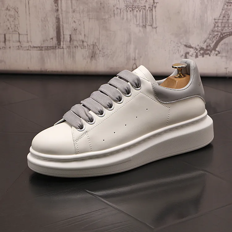 Lyxdesigners Klänning Bröllopsfest Skor Mode Andas Vita Vulkaniserade Casual Sneakers Rund tå Tjockbottnad Affärsfritid Promenad Loafers Y153