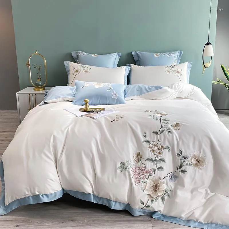 Ensembles de literie Ensemble floral brodé blanc 300TC Coton égyptien Style chinois 4pcs Housse de couette douce avec drap de lit assorti Shams