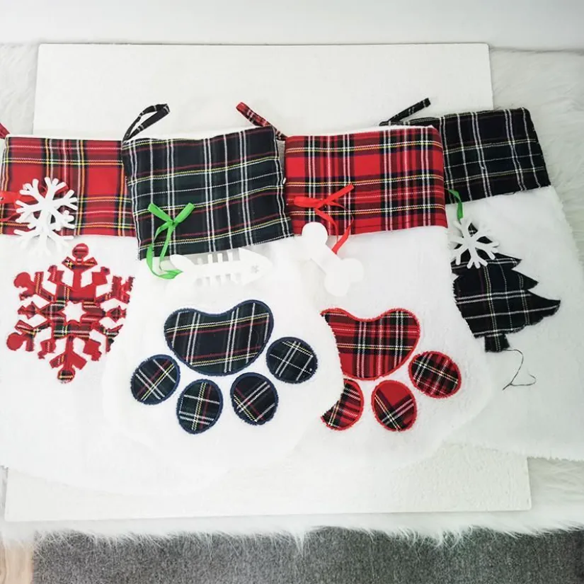 Cat Dog Paw Stocking Christmas Sock Decoration Snowflake Footprint Mönster Xmas Strumpor Apple Candy Presentväska för Kid P1018