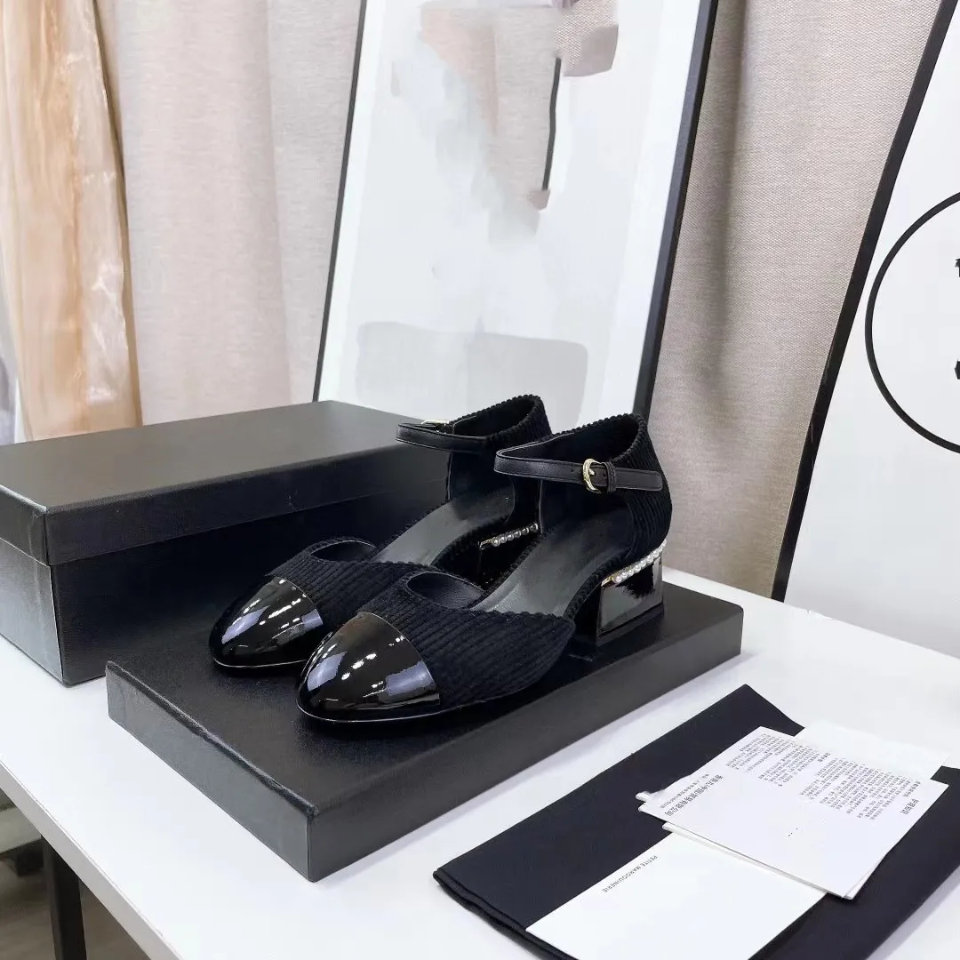여자 디자이너 신발 라운드 헤드 고급 가죽 단독 다기능 얕은 입상 클래식 흑백 일치하는 크기 35-40