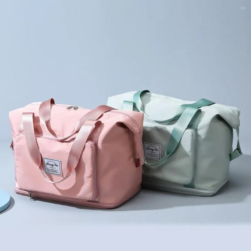 Duffel Bags Водонепроницаемые путешествия Женщина, вырезающая сумочки на открытом воздухе