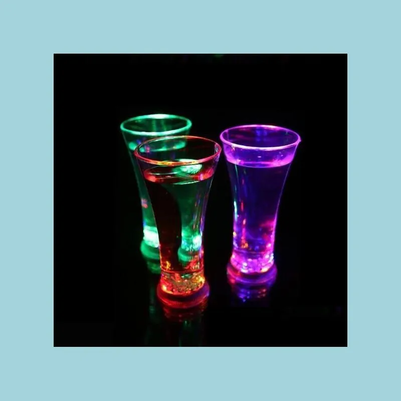 Kieliszki do wina Luminous piwo kubek wysoka jasność Szklane światła wodne Kolorf LED Picie kubki na imprezę nocną kubki walentynkowe prezent DHSES