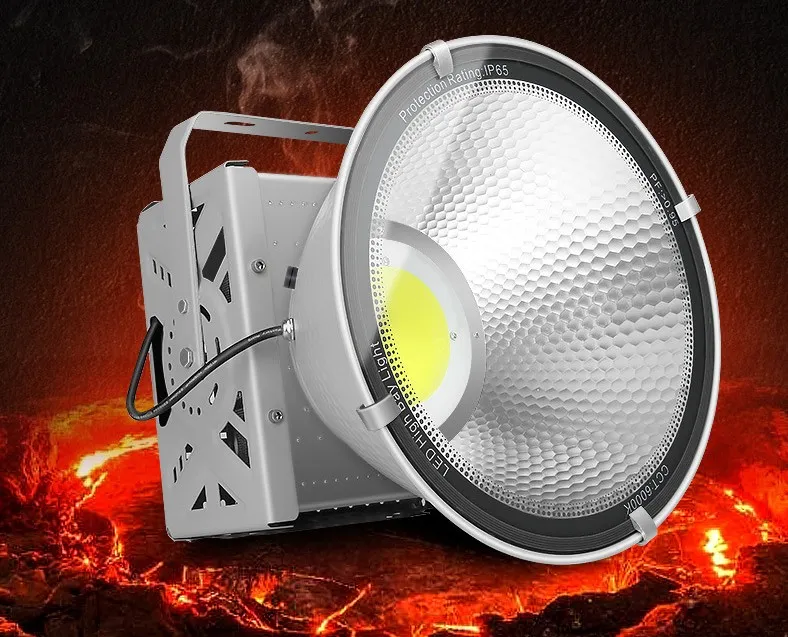 Projecteur Haute Puissance Haute Baie 400W 600W 800W 1000W AC 220V Projecteur  LED Étanche Phare Dingénierie De Construction Extérieure Du 161,28 €